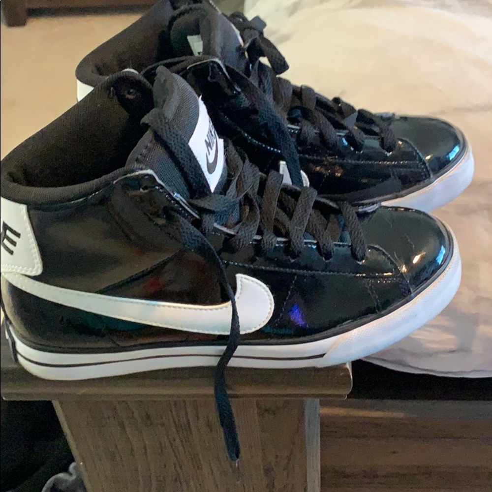 Nike black and white